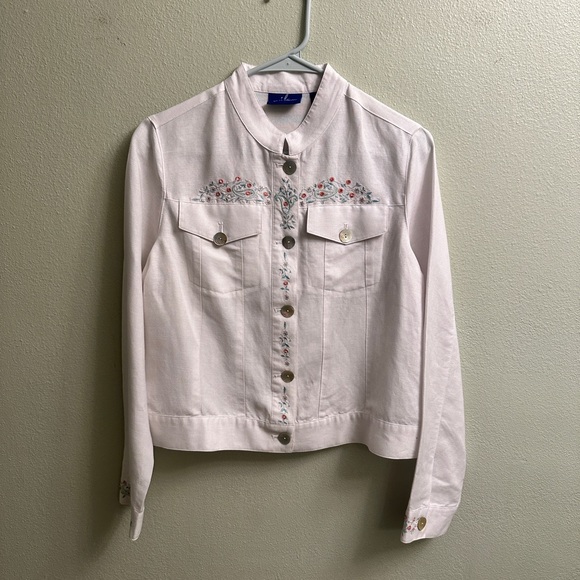 JH Collectibles Jackets & Blazers - J.H. Collectibles Lightweight Embroidered Button Down Jacket Size Medium White